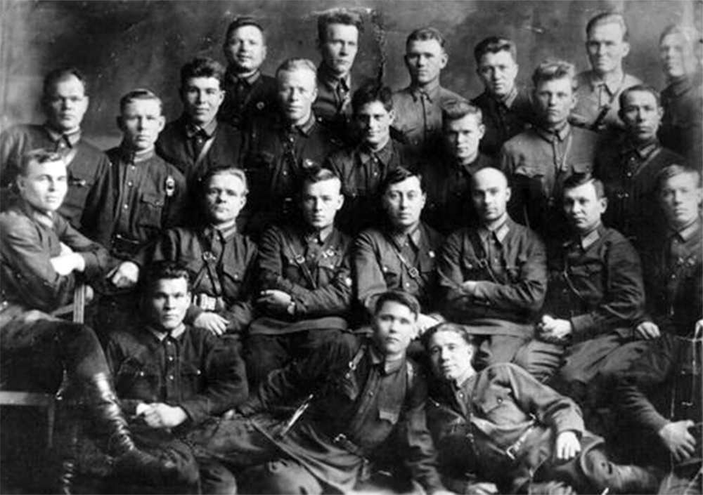 Преподаватели и курсанты межкраевой новосибирской школы НКВД, 1930-е.