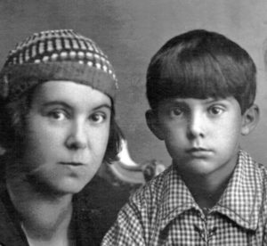 Елена Дмитриевна СИМО с сыном Игорем.